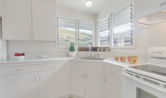 2166 Palolo Ave, Honolulu, HI 96816