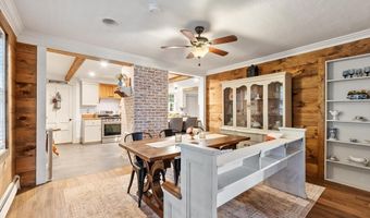 15 Chapel St, Ashburnham, MA 01430