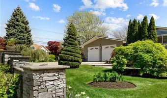 10 Ocean View Dr, Middletown, RI 02842