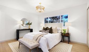 827 Woodruff Dr, Ballwin, MO 63011