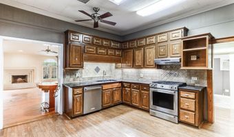 1712 Charity St, Abbeville, LA 70510