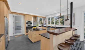 4061 Thornoaks Dr, Ann Arbor, MI 48104