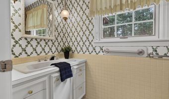 28 Buttonwood Rd, Bedford, NH 03110