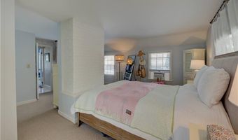 220 Narragansett Ave, Barrington, RI 02806