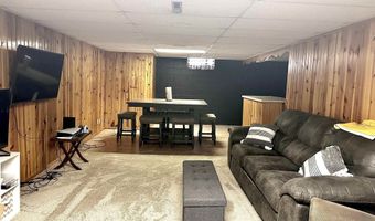 1227 E Linden St, Algona, IA 50511