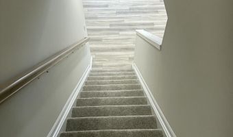 719 W Spaniel Dr, Ann Arbor, MI 48108