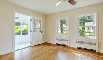 10 Roosevelt Ave, Lincoln, RI 02865