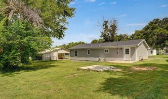116 E Hadley St, Aurora, MO 65605