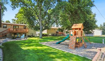 11 Linda Ln, Aberdeen, SD 57401