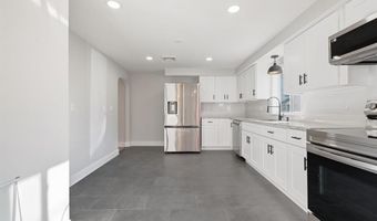 73 Tucker St, Lincoln, RI 02865