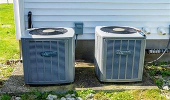 74 Brookhaven Dr, East Providence, RI 02914