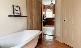 18 Barney St Barney Ct, Newport, RI 02840