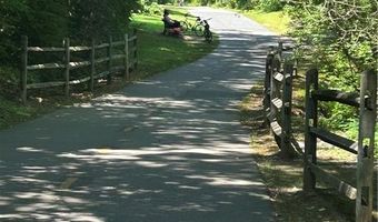 2 School St 403, Lincoln, RI 02802