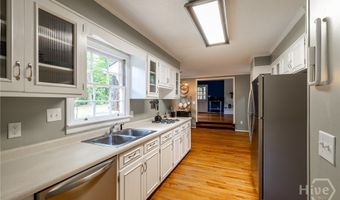 140 Rollingwood Dr, Athens, GA 30605