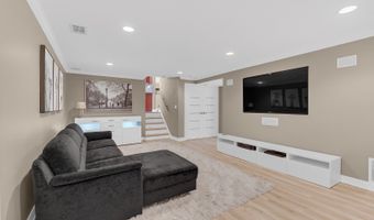 210 W Pickwick Rd, Arlington Heights, IL 60005
