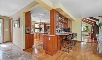 18 Valley Stream Dr, Cumberland, RI 02864