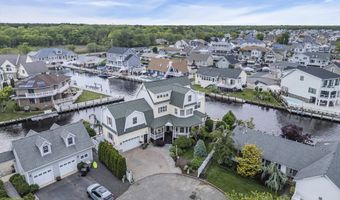 221 Magnolia Dr, Bayville, NJ 08721
