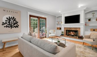 19 Stanley Ln, Middletown, NJ 07748