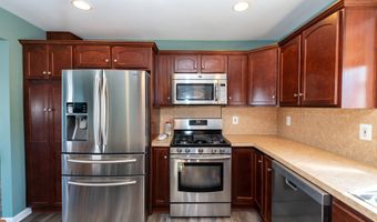 73 Carlyle Dr, Bayville, NJ 08721