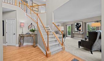 215 Beaumont Trl, Aurora, OH 44202