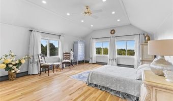 10 J H Dwyer Dr, Middletown, RI 02842