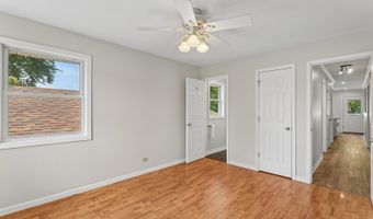 327 Oakwood Dr, Antioch, IL 60002