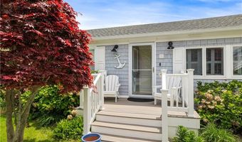35 Willow Ave, Narragansett, RI 02882