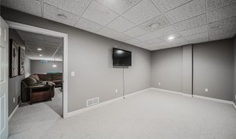 985 W Martin Ave, Amherst, OH 44001
