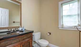 15 Logging Trail Ln, Brookfield, CT 06804