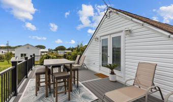 125 Pelican Dr, Atlantic Beach, NC 28512