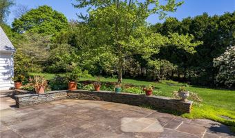 2 Cherry Ln, Bristol, RI 02809