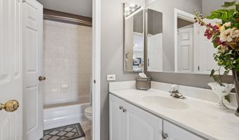 1950 Broadsmore Dr, Algonquin, IL 60102