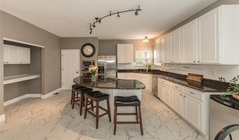 733 Castle Ridge Dr, Ballwin, MO 63021