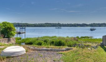 33 Spruce Ln, Bristol, RI 02809