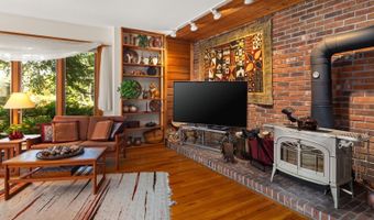 267 S Cove Rd, Burlington, VT 05401