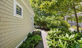 9 Blue Meadow Ct 9, Bourne, MA 02532