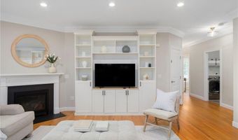 161 Seawynds Dr, North Kingstown, RI 02852