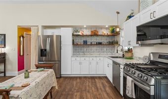 239 Richmond Dr, Warwick, RI 02888