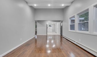 9 Holt St, Amityville, NY 11701