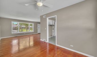 10 N ADAMS Dr, Addison, IL 60101