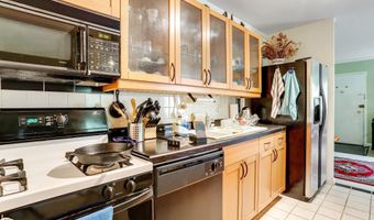 12203 ACADEMY Way 13, Rockville, MD 20852