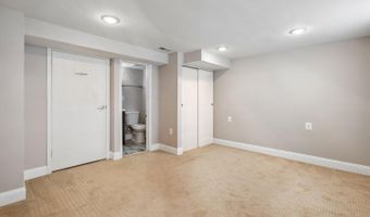 5812 N KINGS Hwy, Alexandria, VA 22303