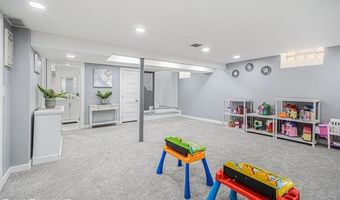 9720 Seavitt Dr, Allen Park, MI 48101