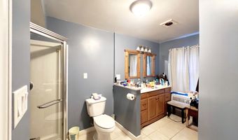 29 Hooker Rd, Bridgeport, CT 06610