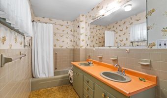 826 SKYLINE Dr, Cheyenne, WY 82009