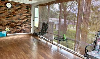 1203 Oak Ave, Aurora, MO 65605