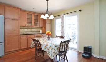 910 S Vista Dr, Algonquin, IL 60102