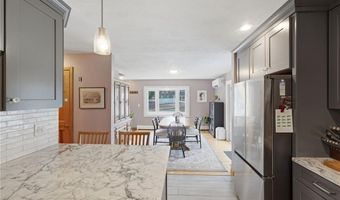 21 Portland St, Lincoln, RI 02838