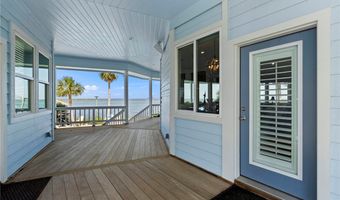 140 Bay Harbor Dr, Aransas Pass, TX 78336