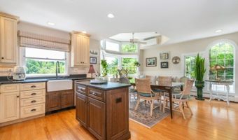 40 Hemlock Ave, Andover, NJ 07860